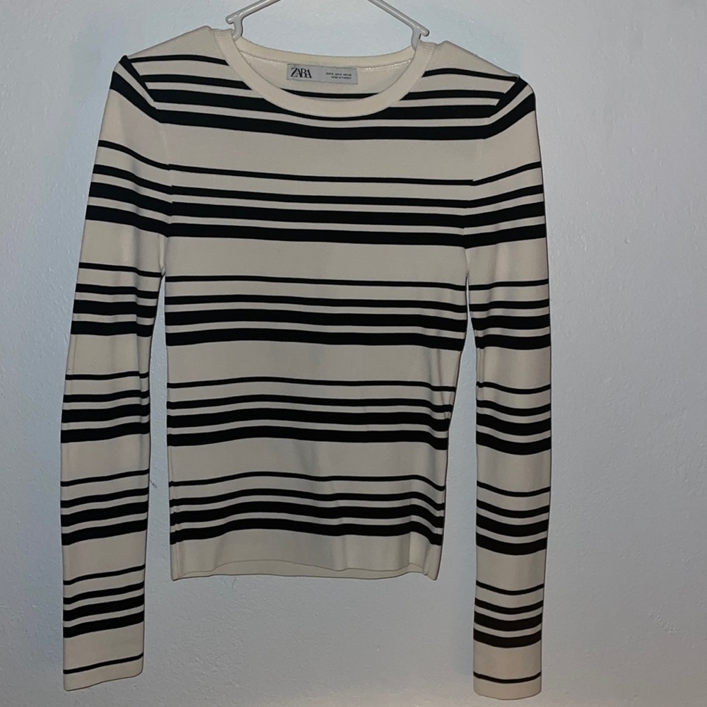 Zara Small Sweater
